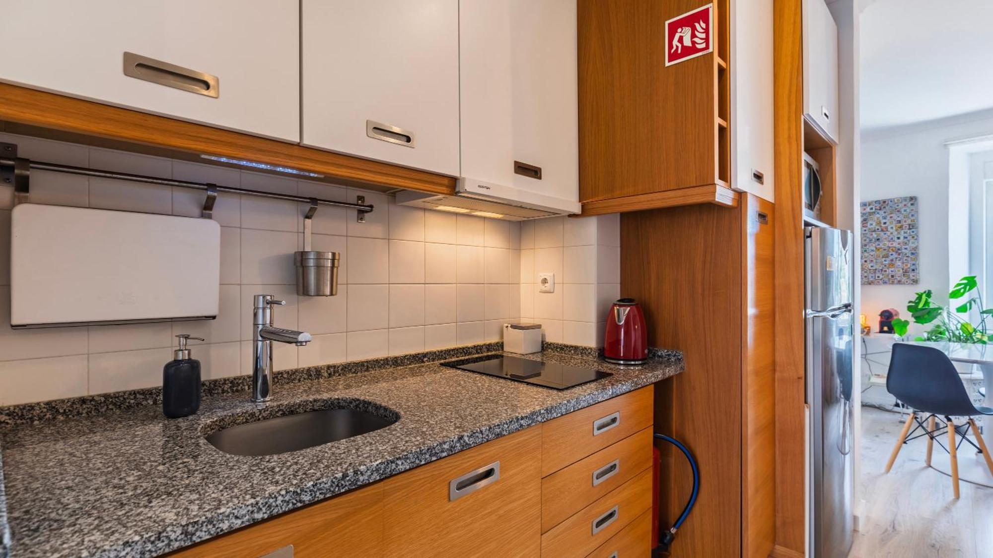 Sunny Design Apt In Praca Das Flores By Lovelystay Лиссабон Экстерьер фото