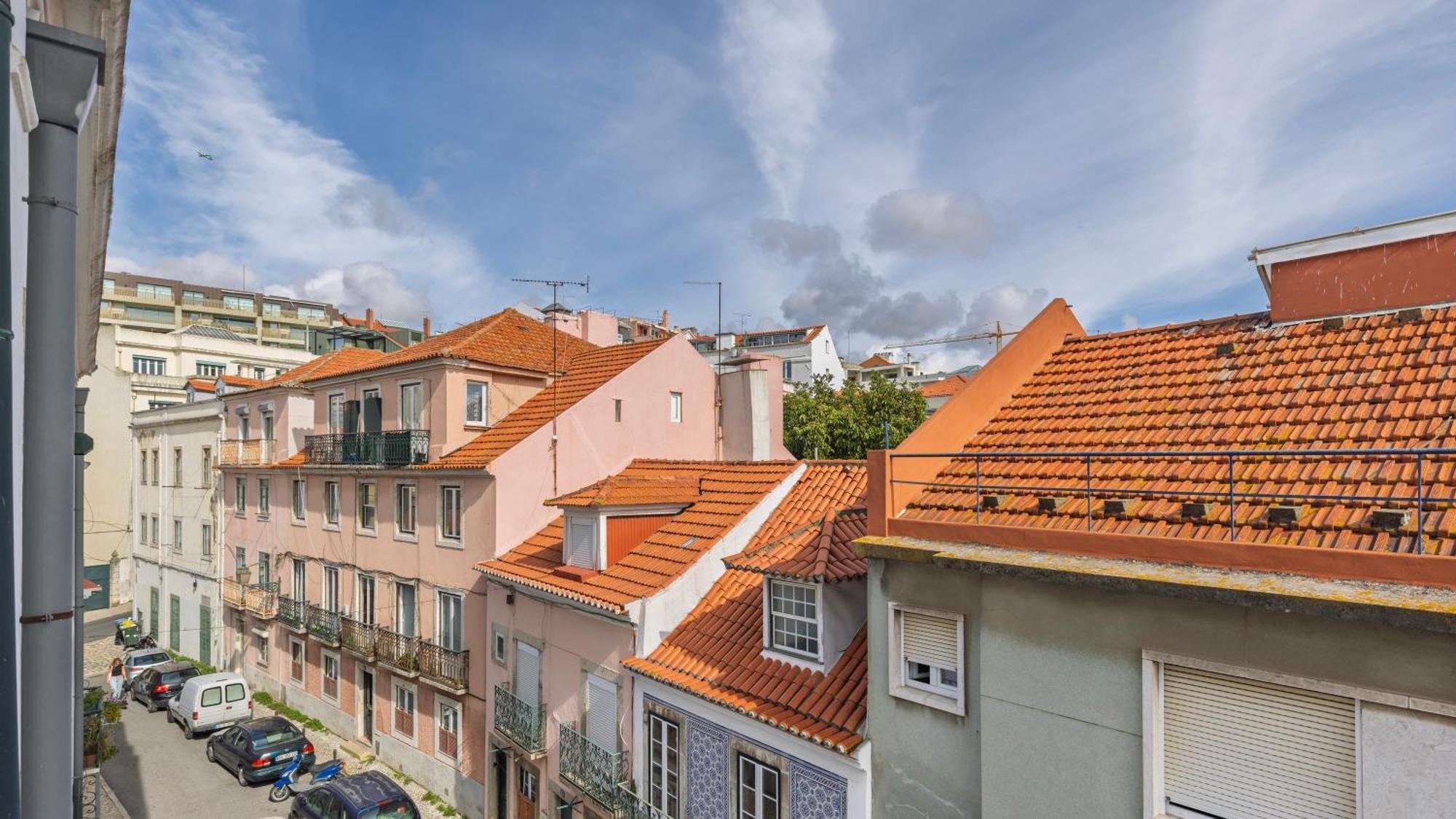 Sunny Design Apt In Praca Das Flores By Lovelystay Лиссабон Экстерьер фото